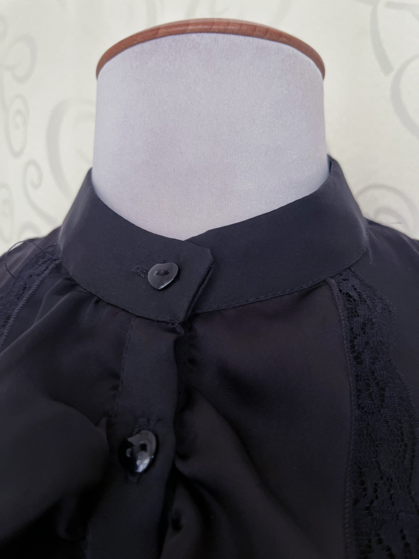 Gothic/Jirai Kei balloon black dress with ruffle details 🌀🕷️