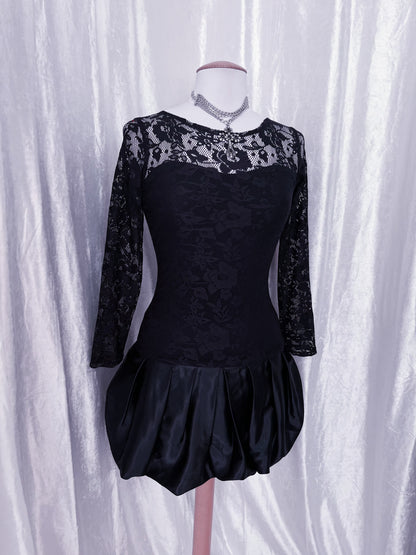 Iconic Gothic balloon lace dress 🦇