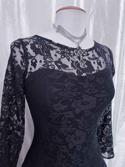 Iconic Gothic balloon lace dress 🦇