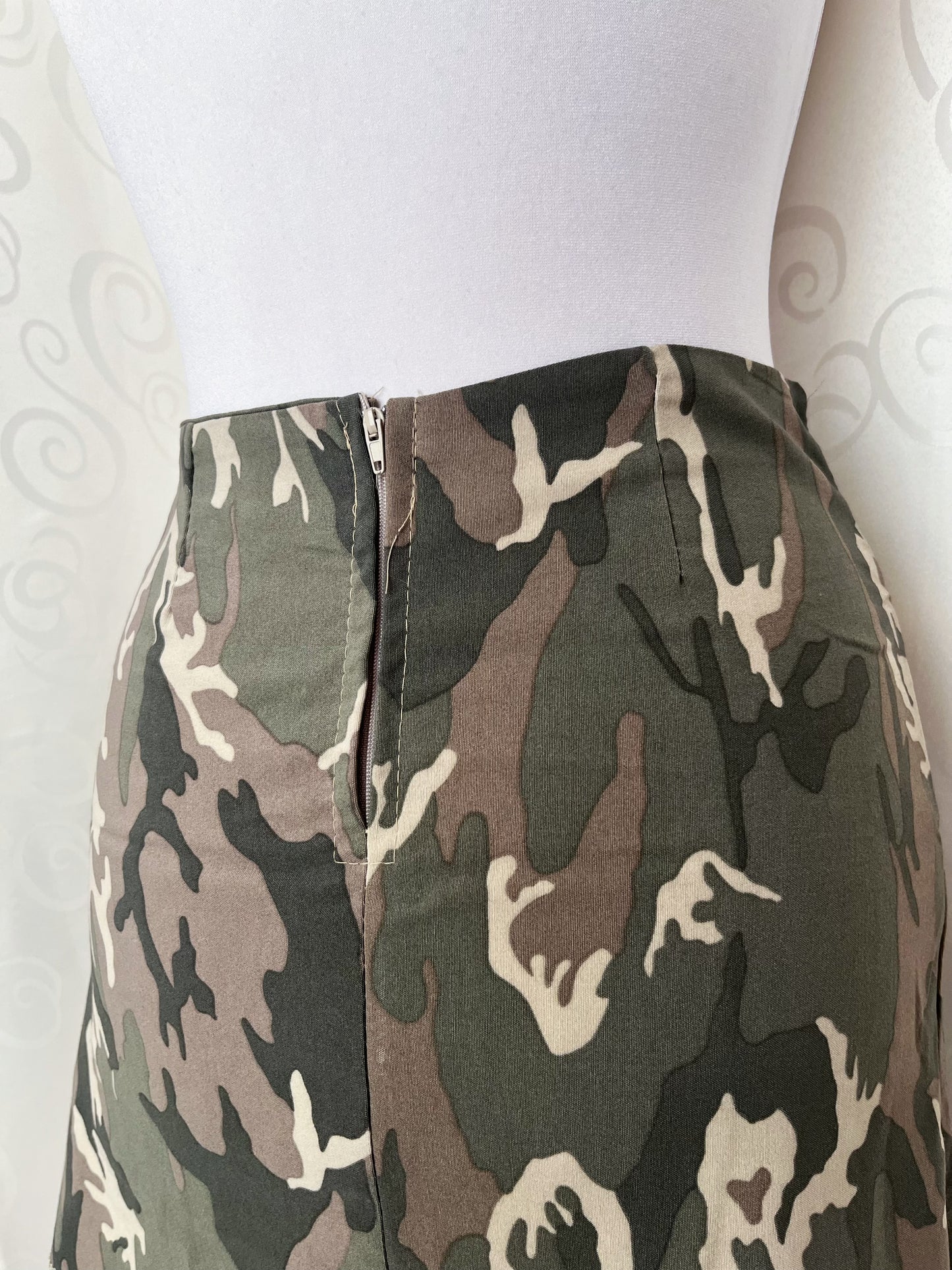 00’s deadstock camo print pleated skirt 🔫🐍