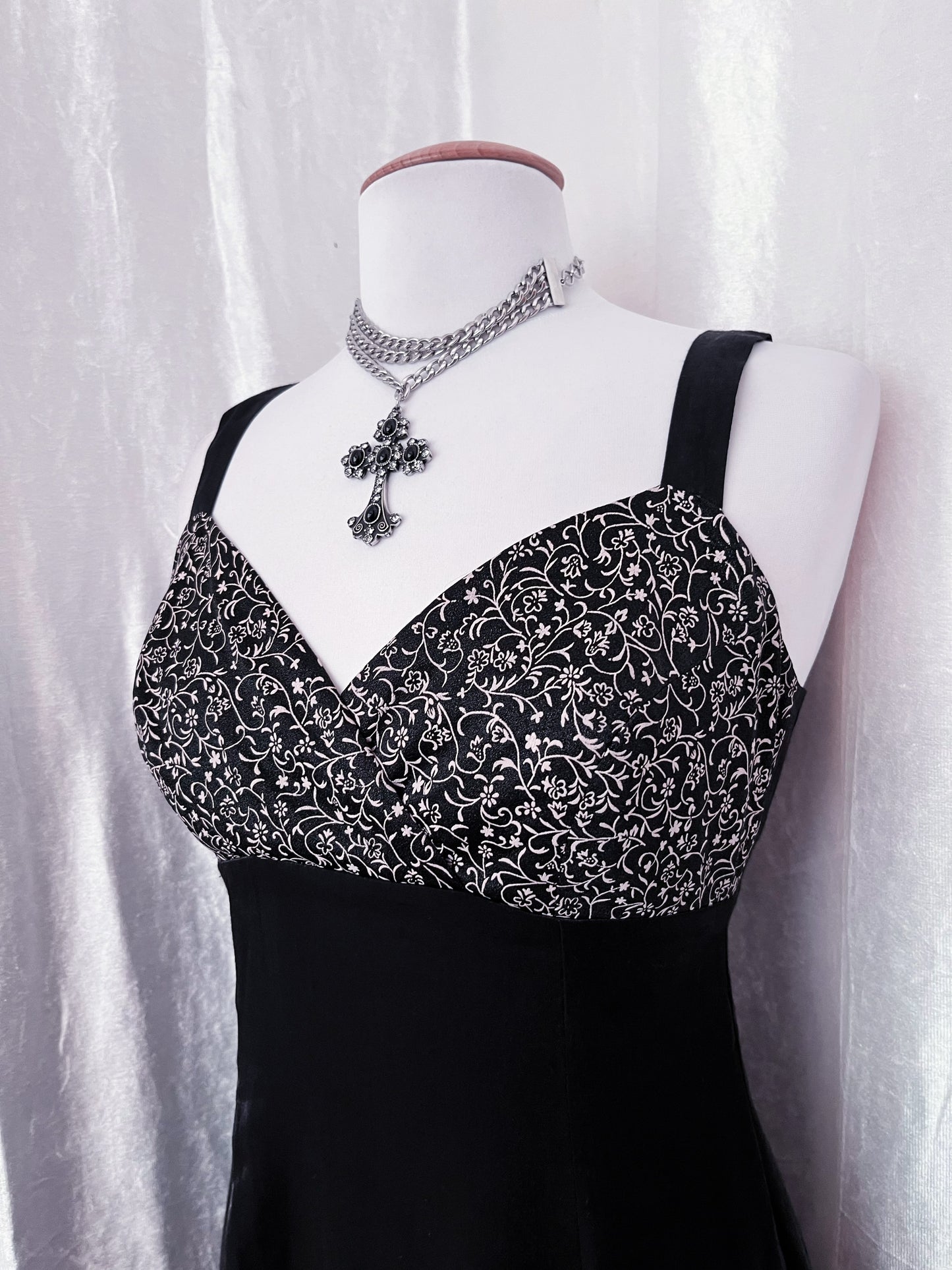 Vintage Elfio silky black gothic dress 🦇
