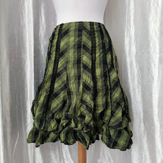 Vintage nylon tartan skirt with lace detail 💚🐍
