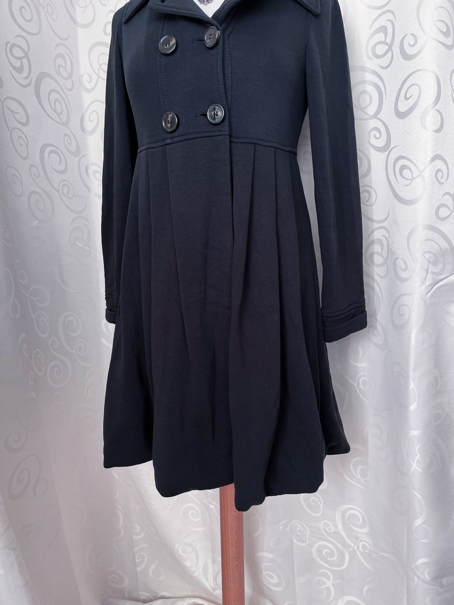 Gothic / Jirai Kei princess style black United Colors of Benetton coat 🦇💜