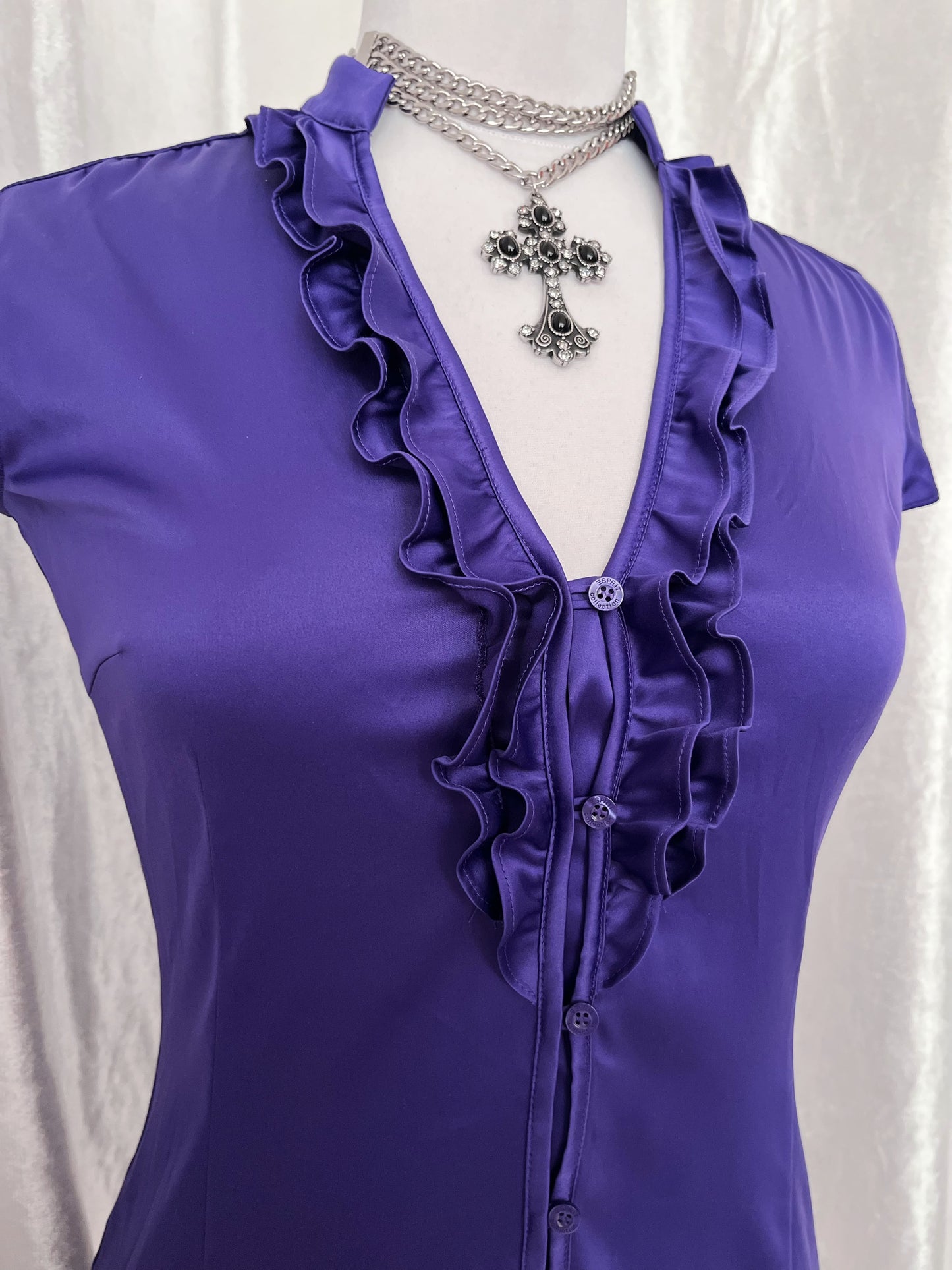 Espirit gothic / coquette purple shirt with ruffle detail 💜