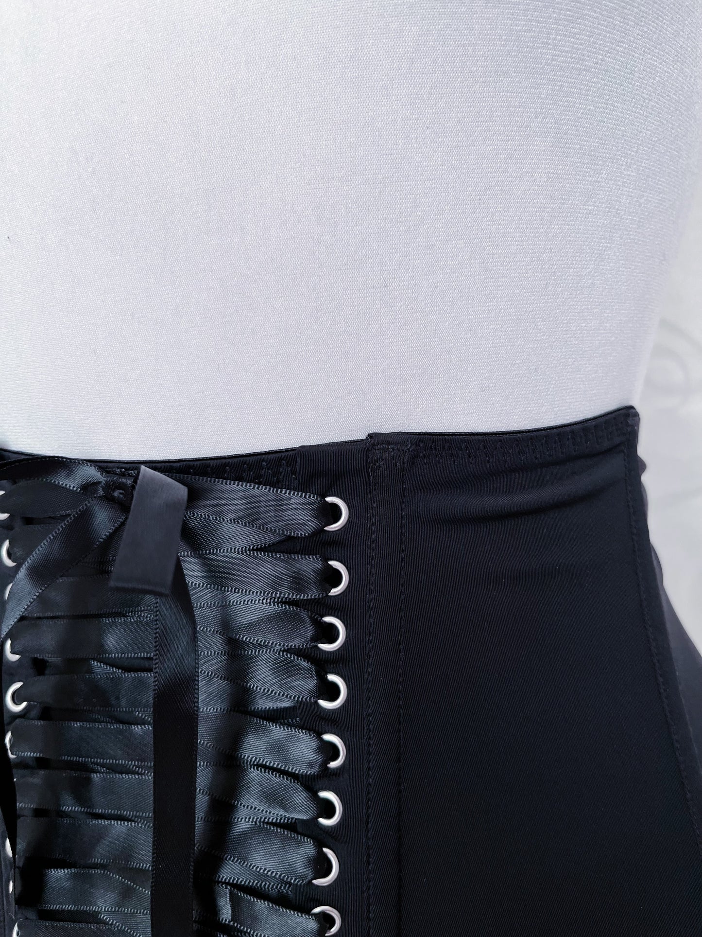 Gothic lace-up waist corset with garters 🕷️🕸️