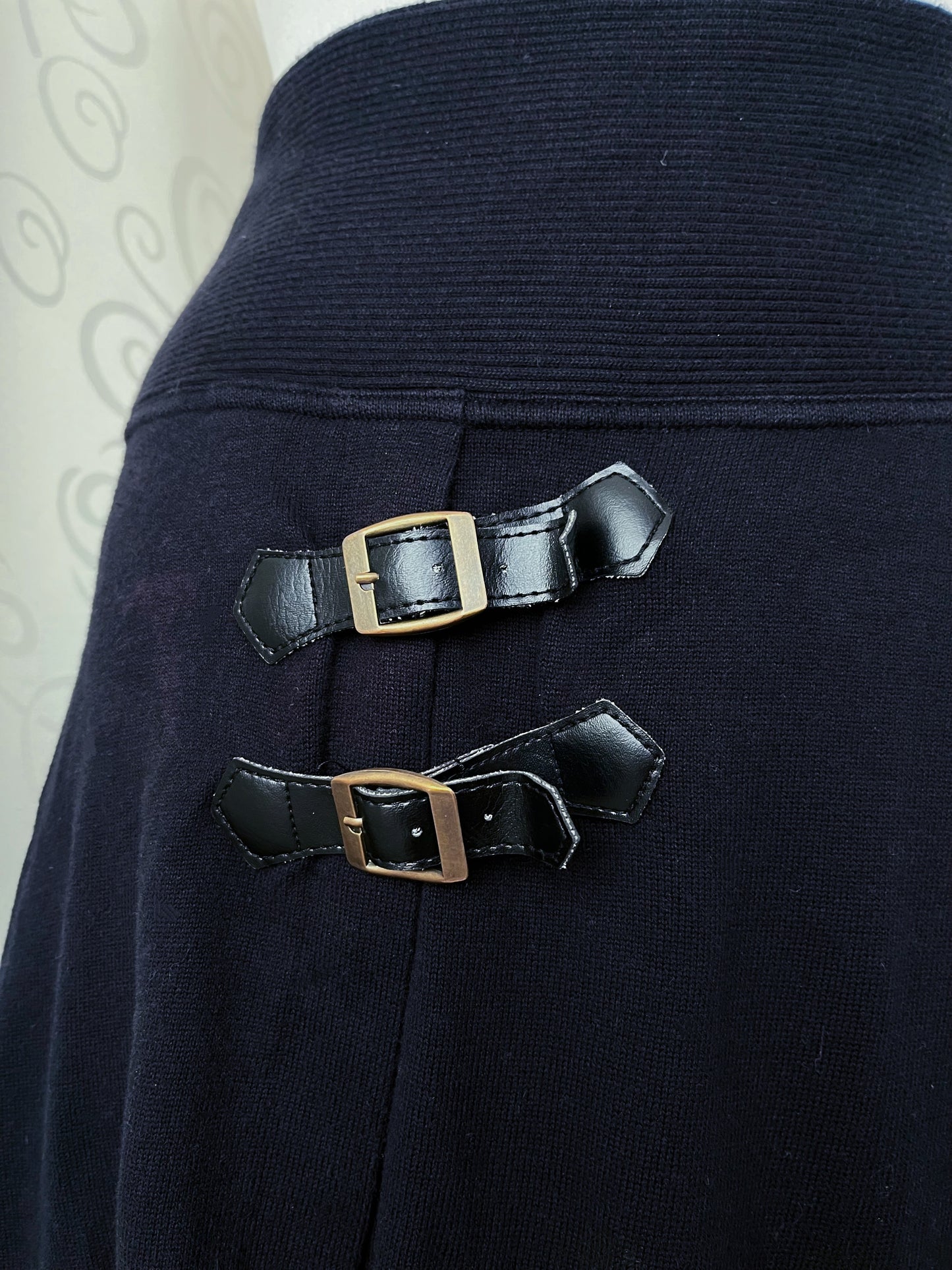 00’s alternative cotton skirt with belt details & embroidered bunnies on the back 🐇