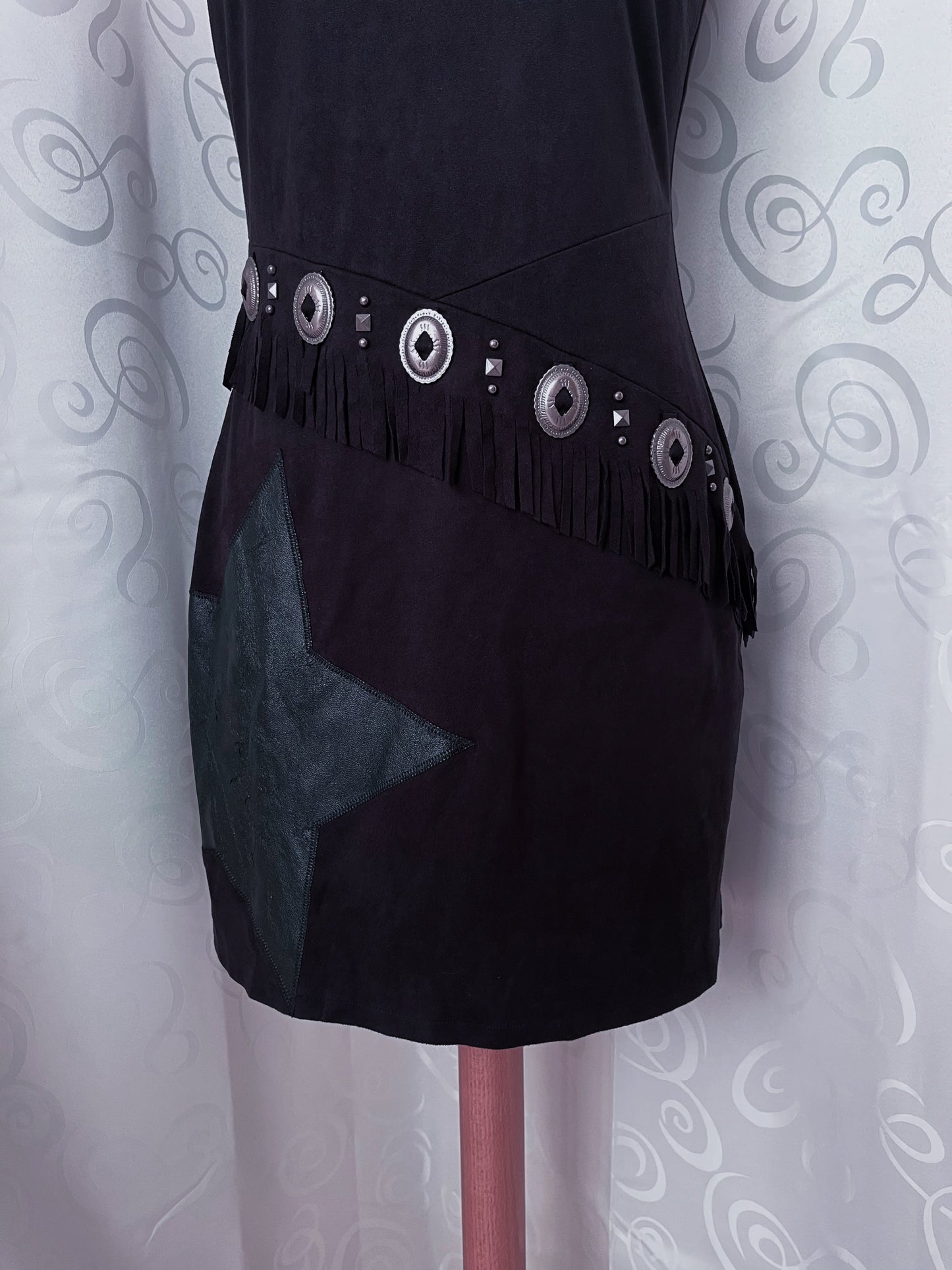 Alt cowboy, faux suede black dress 👢⭐️