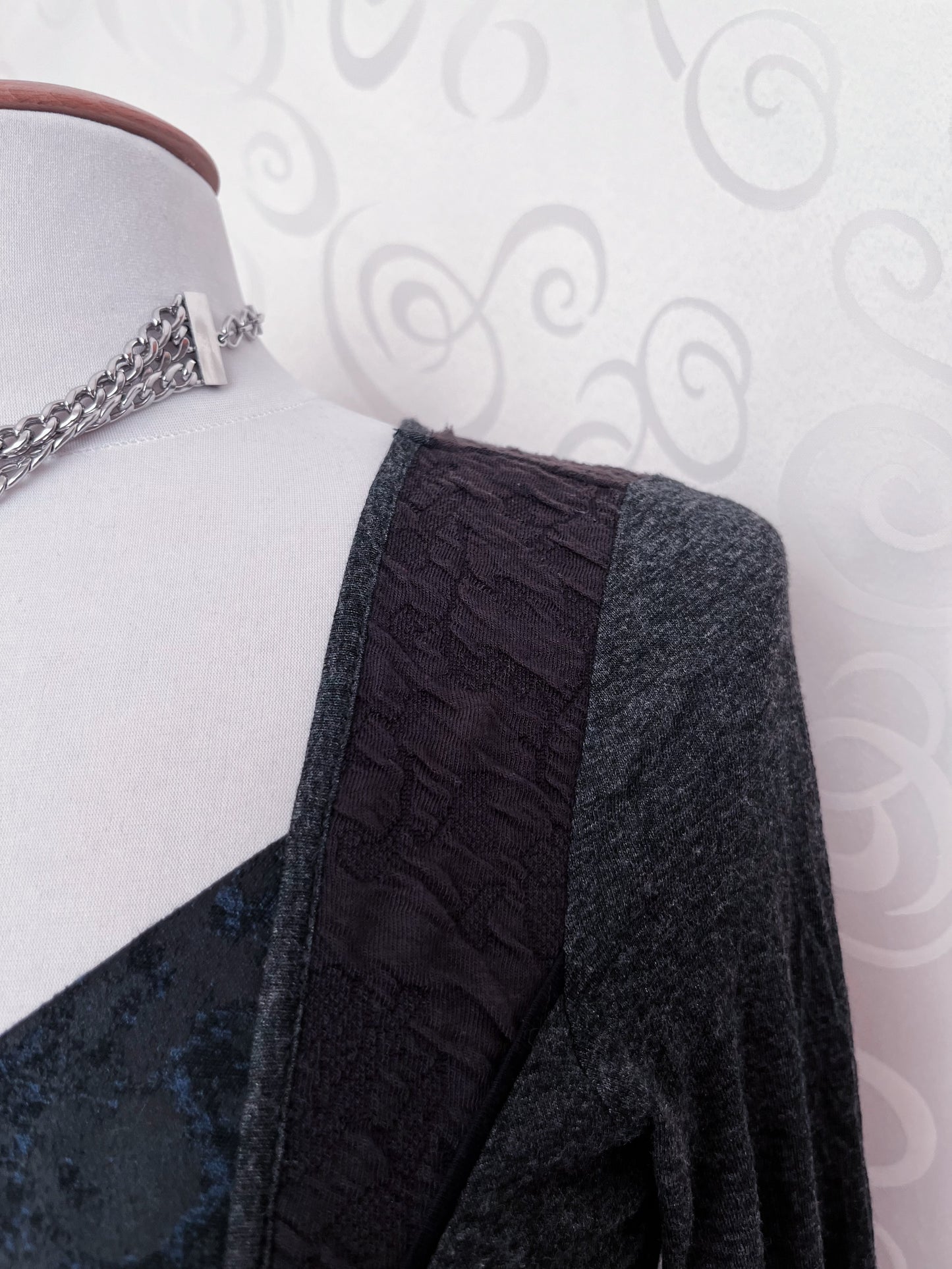 Gothic victorian style grey zip-up dress 🦇