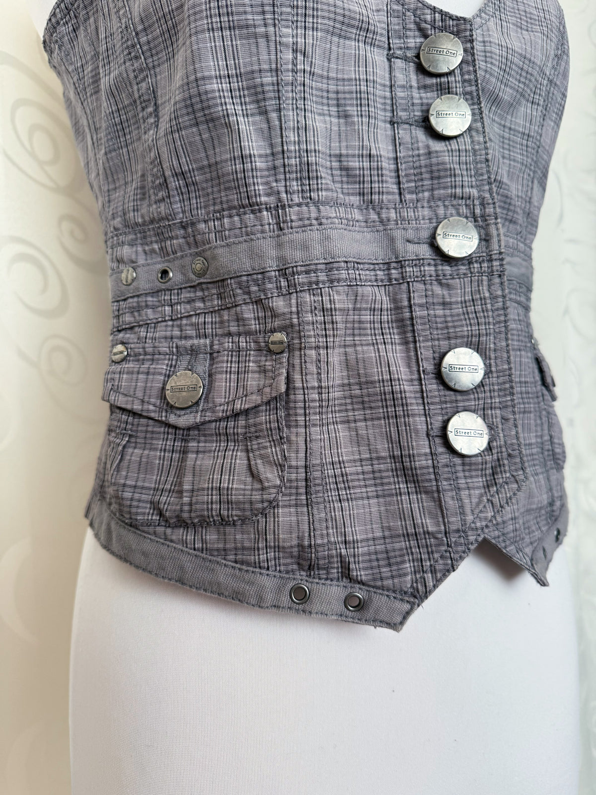 00’s grey plaid vest 🦝🗝️