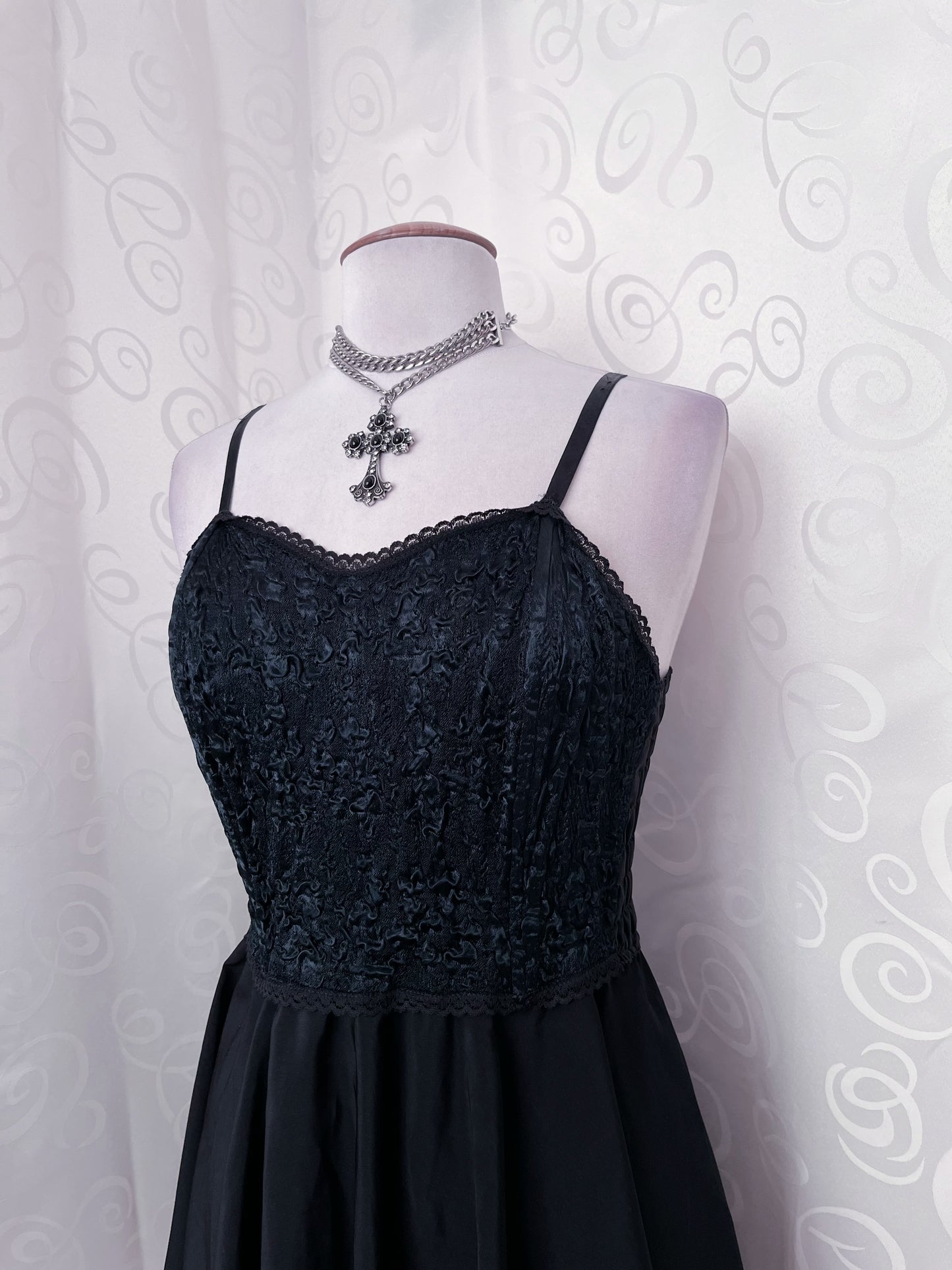 00’s Gothic black dress 🕷️