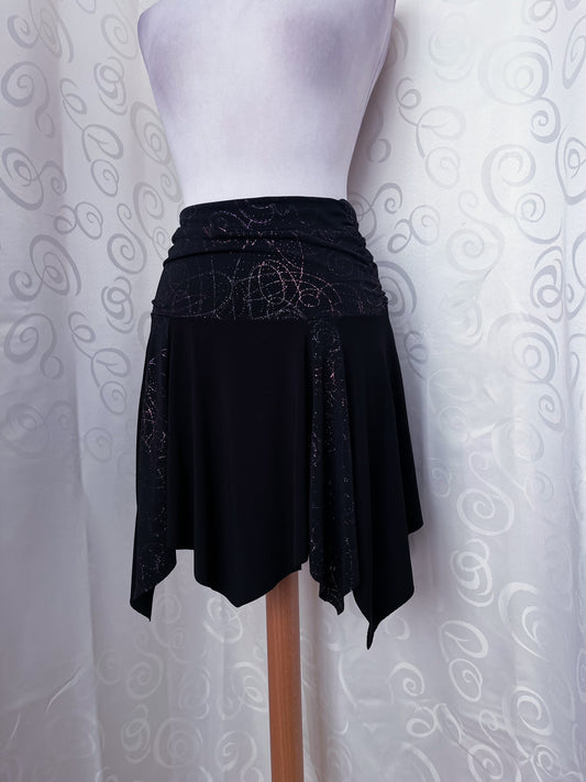00’s Witchy pointy skirt with pink spiral strass detail 💞🌀