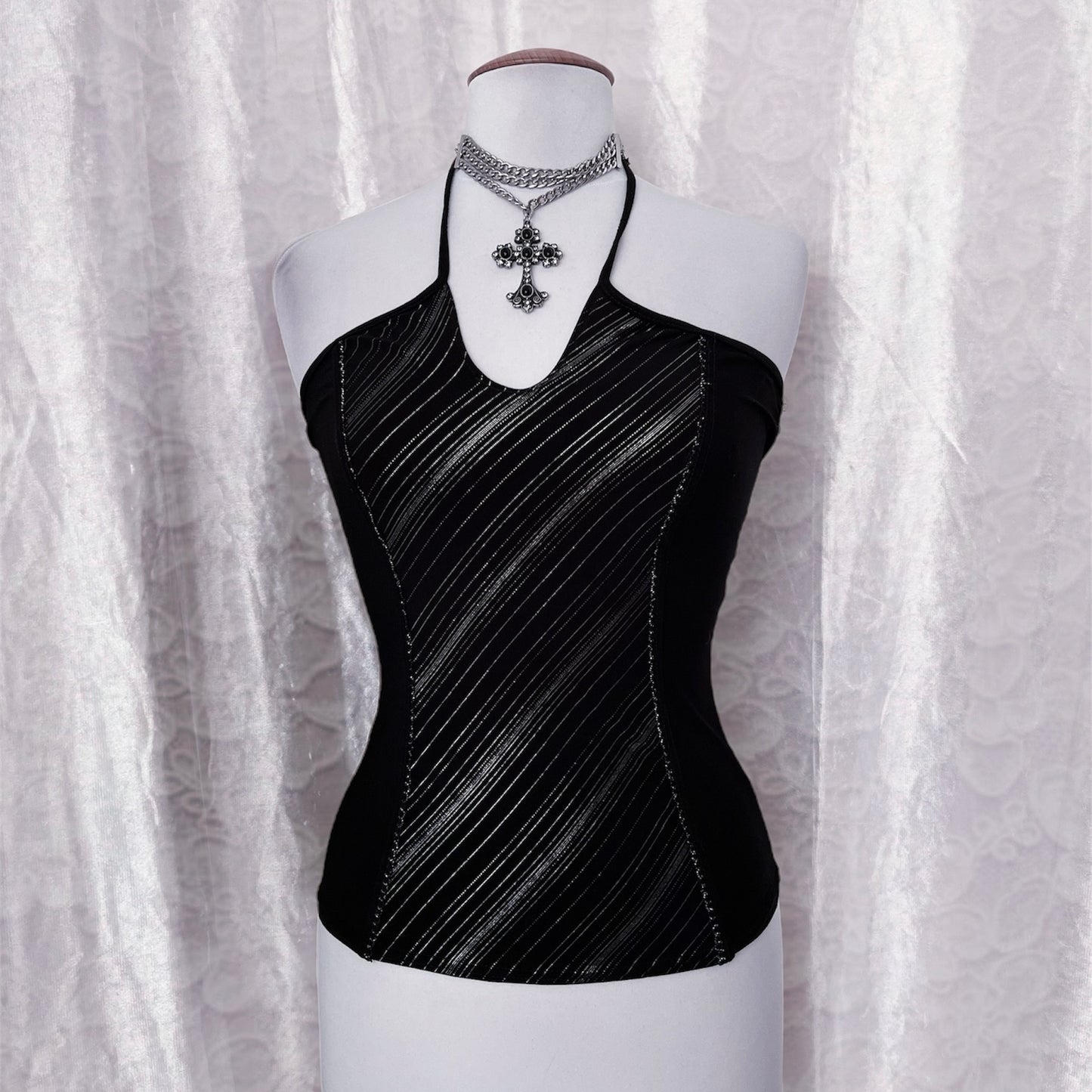 00’s halter top with lace-up back detail 🦇