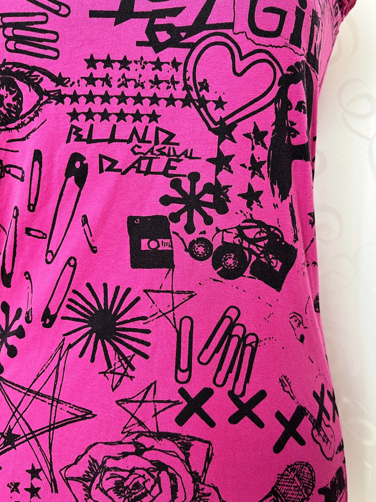 Y2K scene/emo style graphic tee 📓