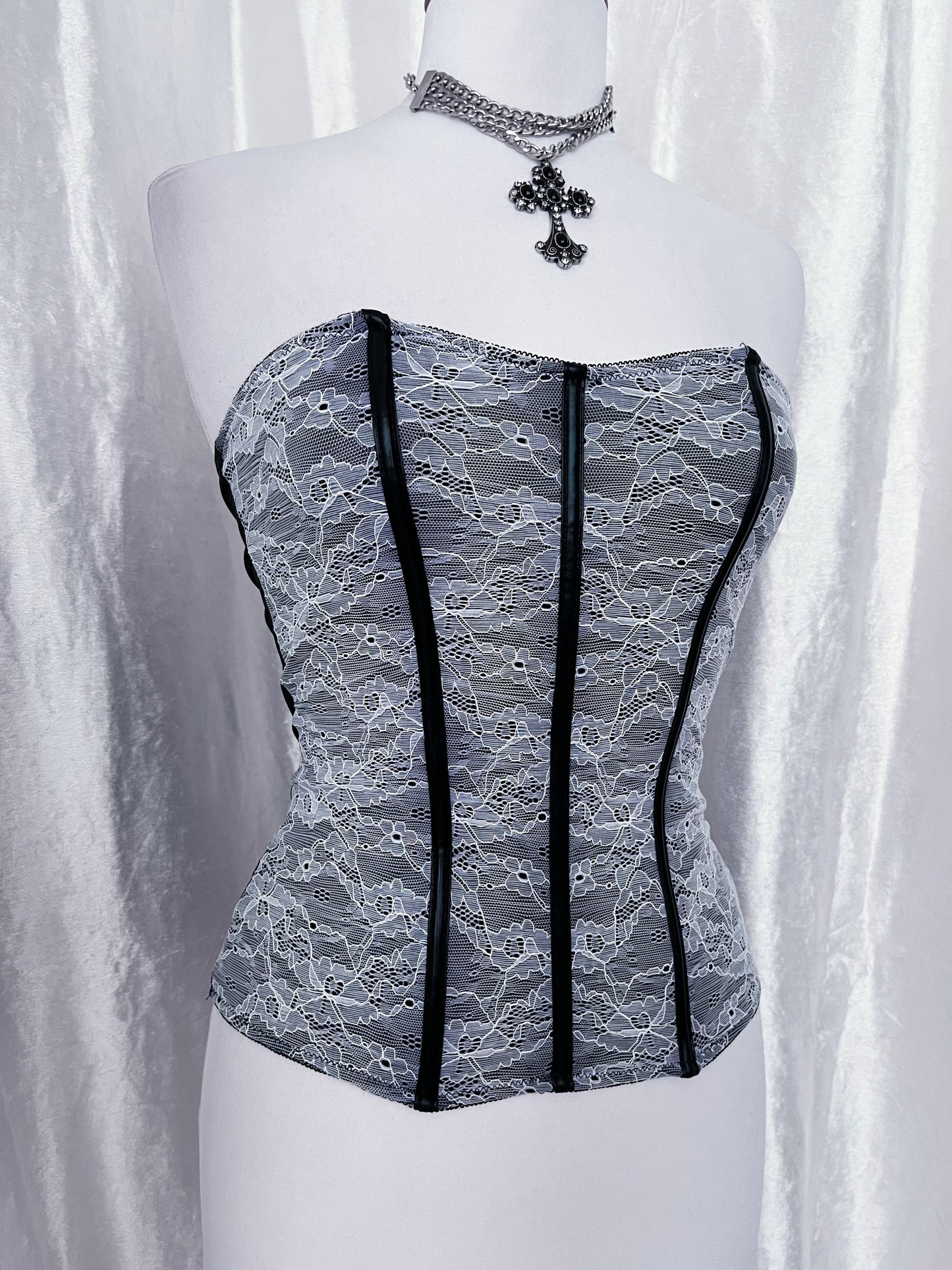 Gothic maid lace & faux leather corset 🕷️🕸️