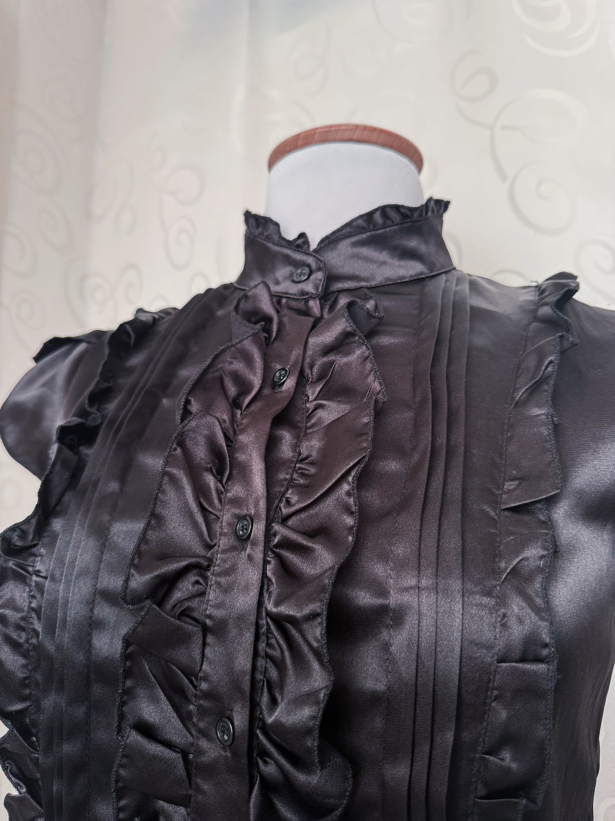 00’s Gothic/ Jfashion style black ruffle satin shirt 🦇🌀🗝️