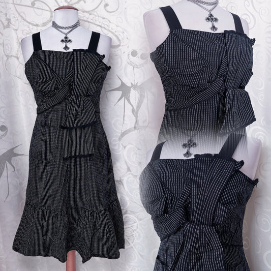 00’s Gothic striped dress with bow detail 💀🦇