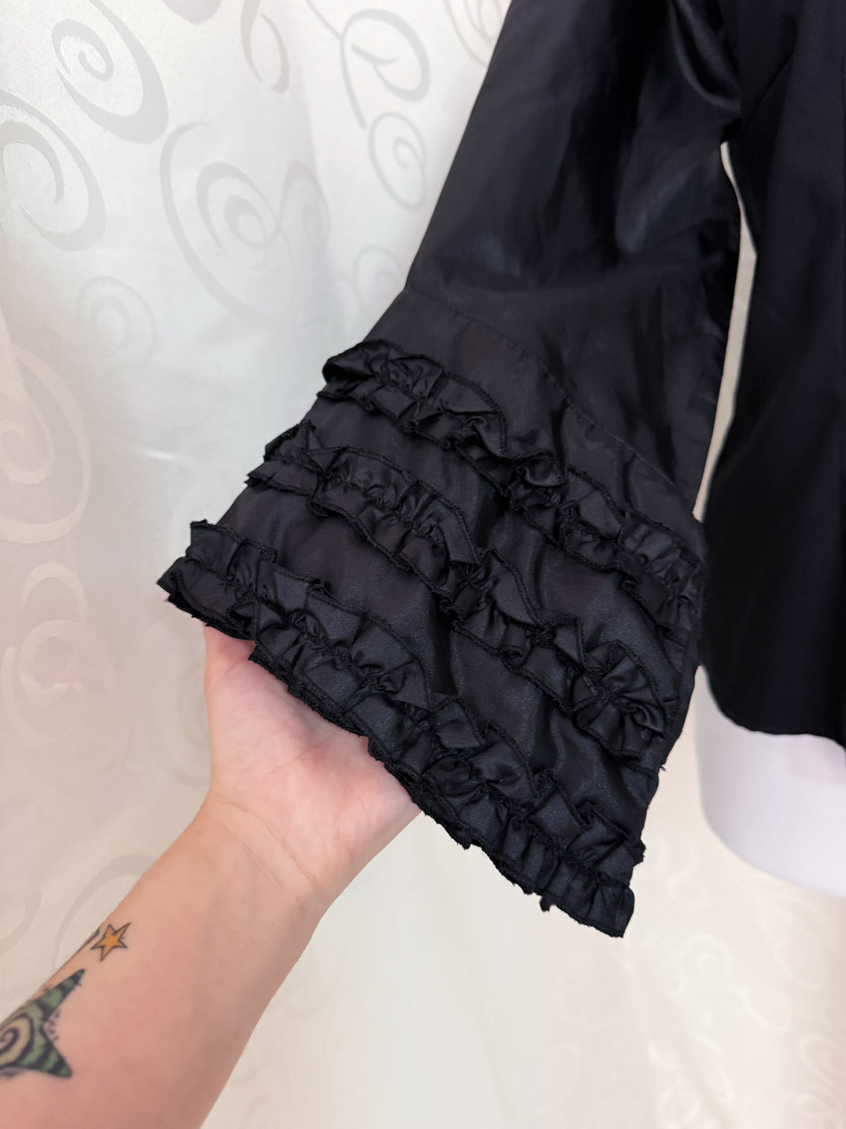 00’s Gothic black shirt with ruffle details & bell sleeves 🦇🌀