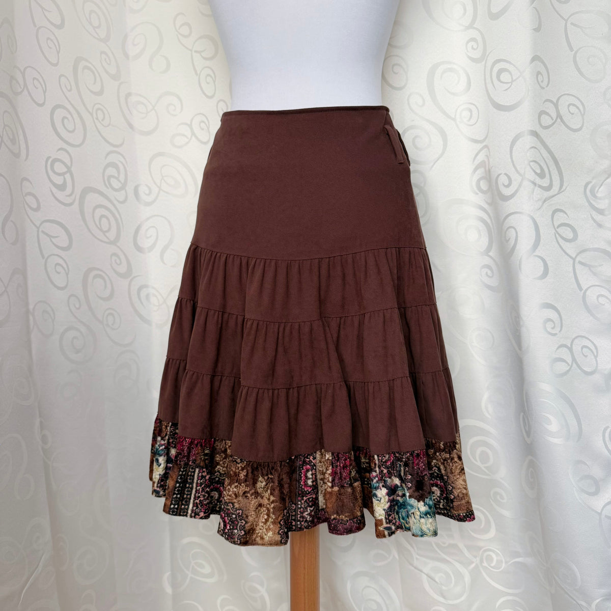 00’s Whimsy fairy thick brown ruffle skirt with velvet trim detail 🧚🏼⭐️