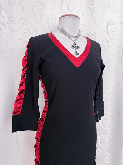 Iconic 00’s vampire dress 🕸️🩸