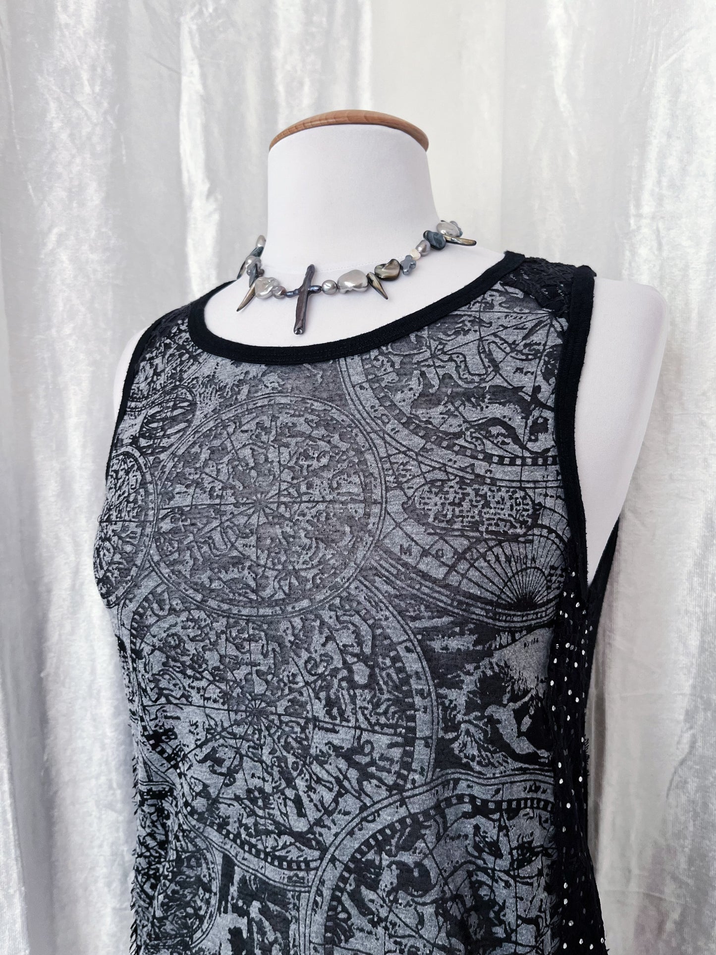 Alternative top with astrology print 🌌