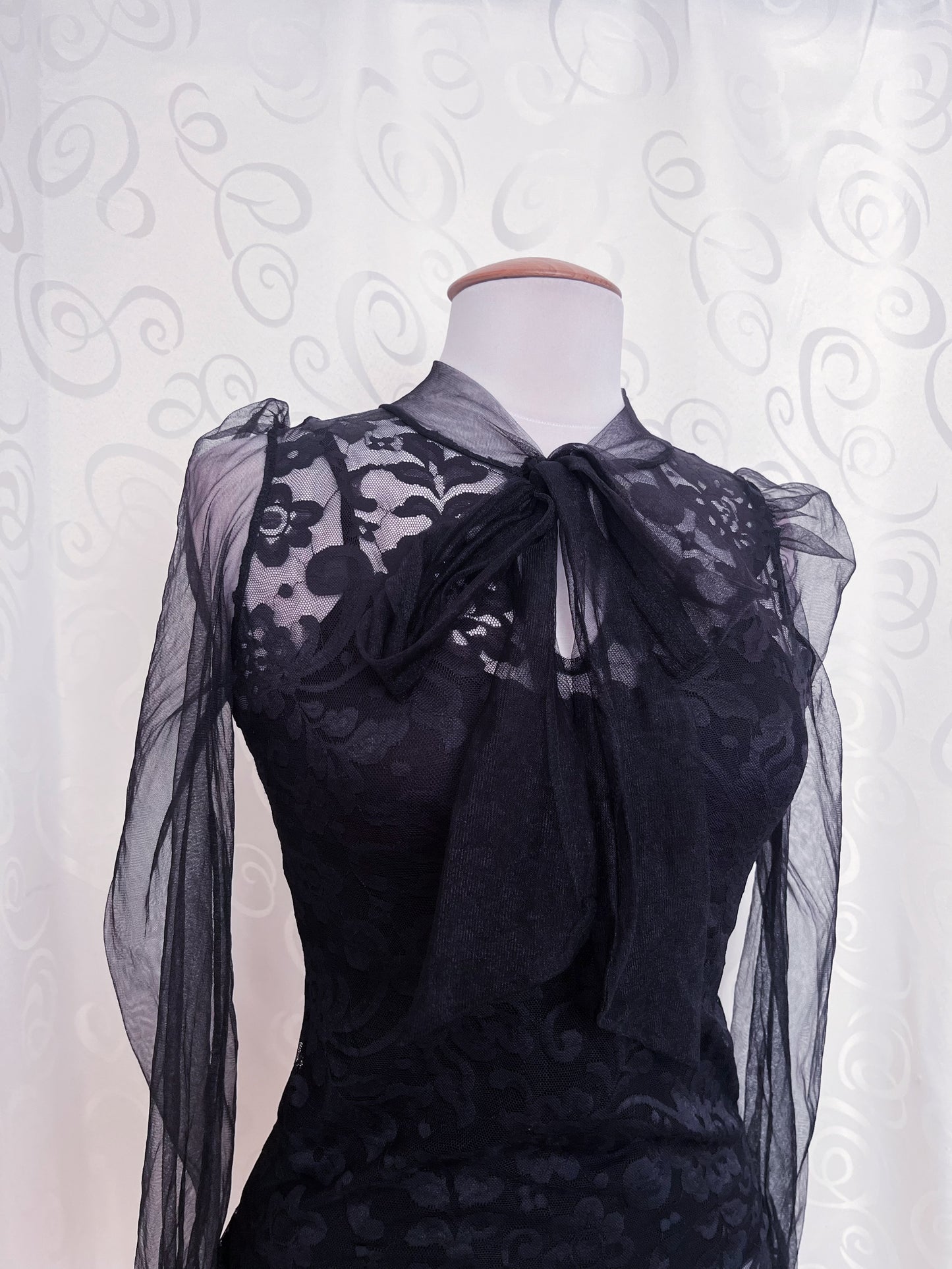 Gothic lacey top with puff mesh sleeves 🕷️