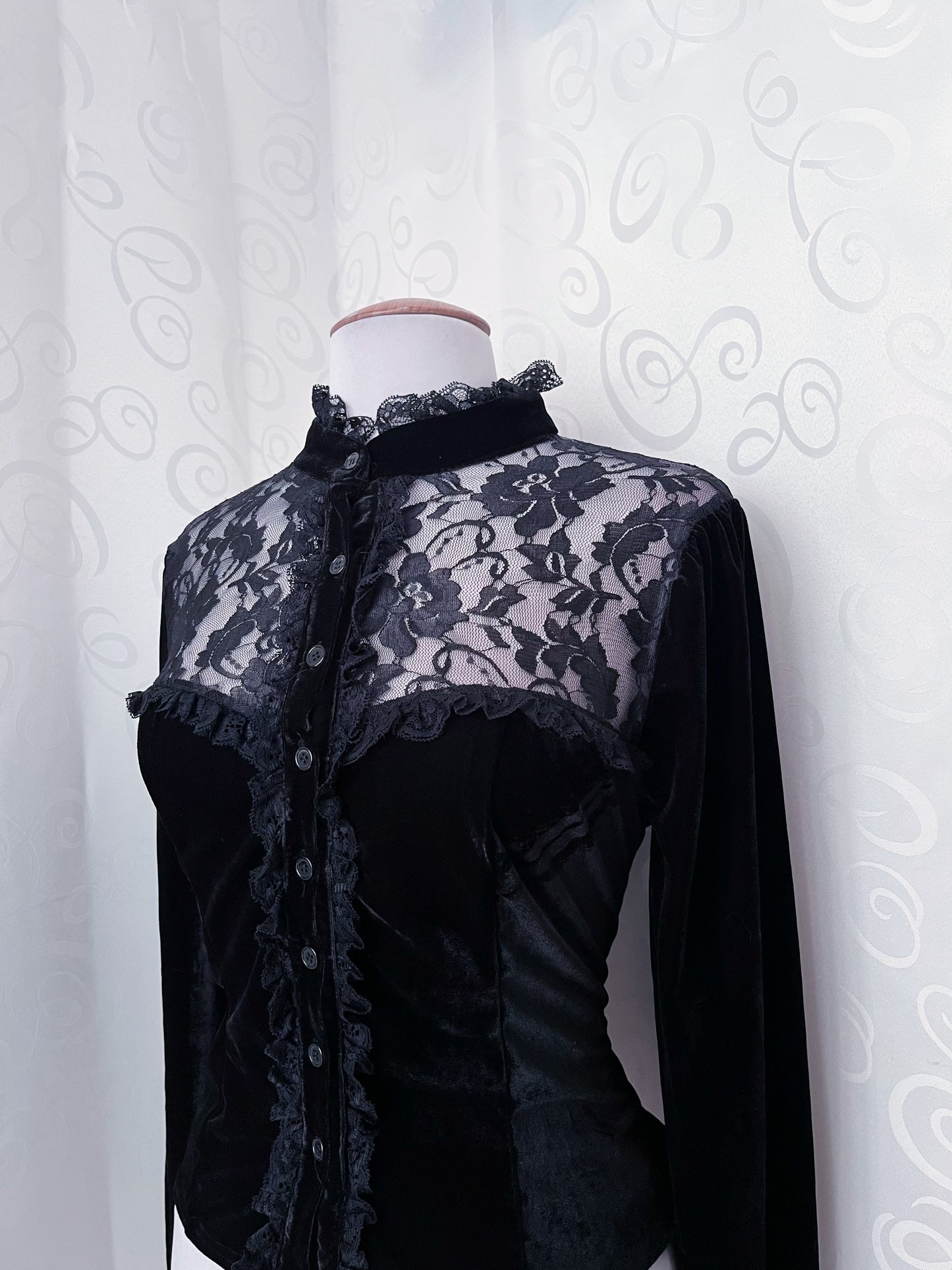 Dracula Gothic victorian style black velvet lace shirt 🖤🦇