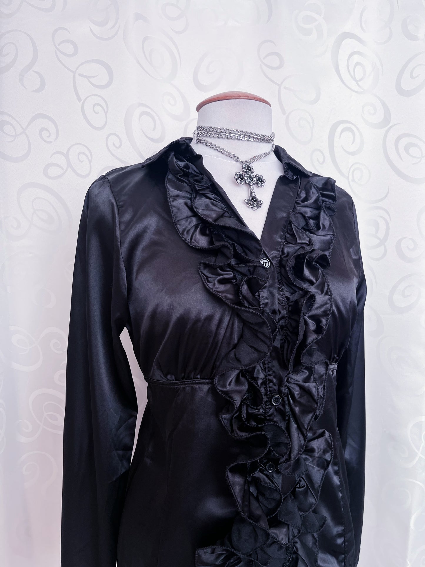 00’s deadstock Gothic/Jirai Kei black satin ruffle shirt 🕷️