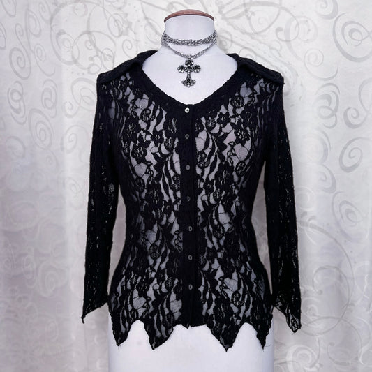 00’s Witchy lacey shirt with pointy details 🕷️🦇
