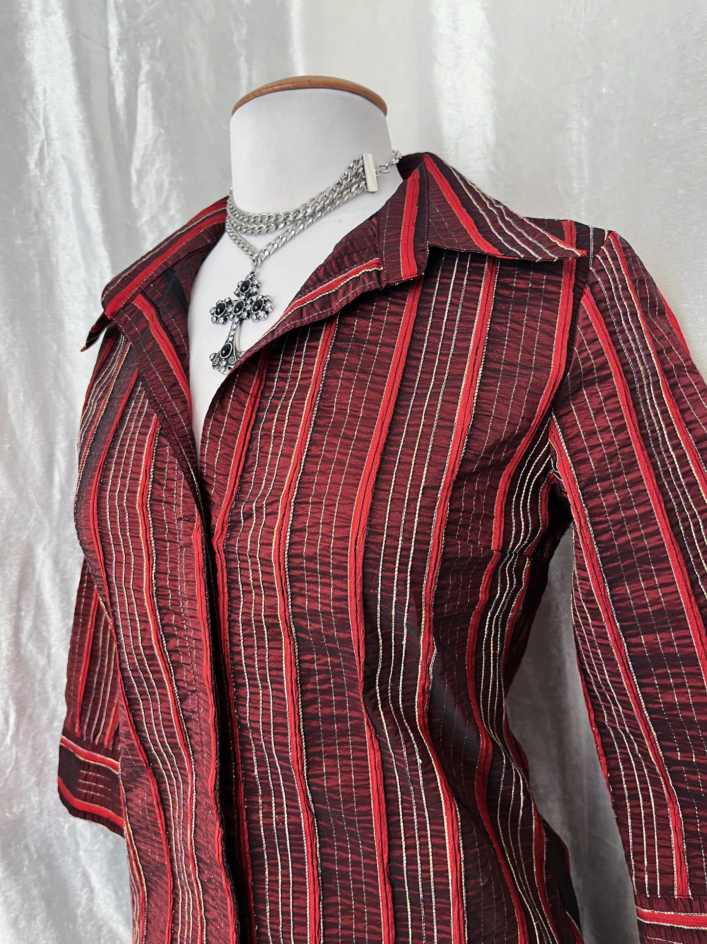00’s Alt red striped shirt 🍒