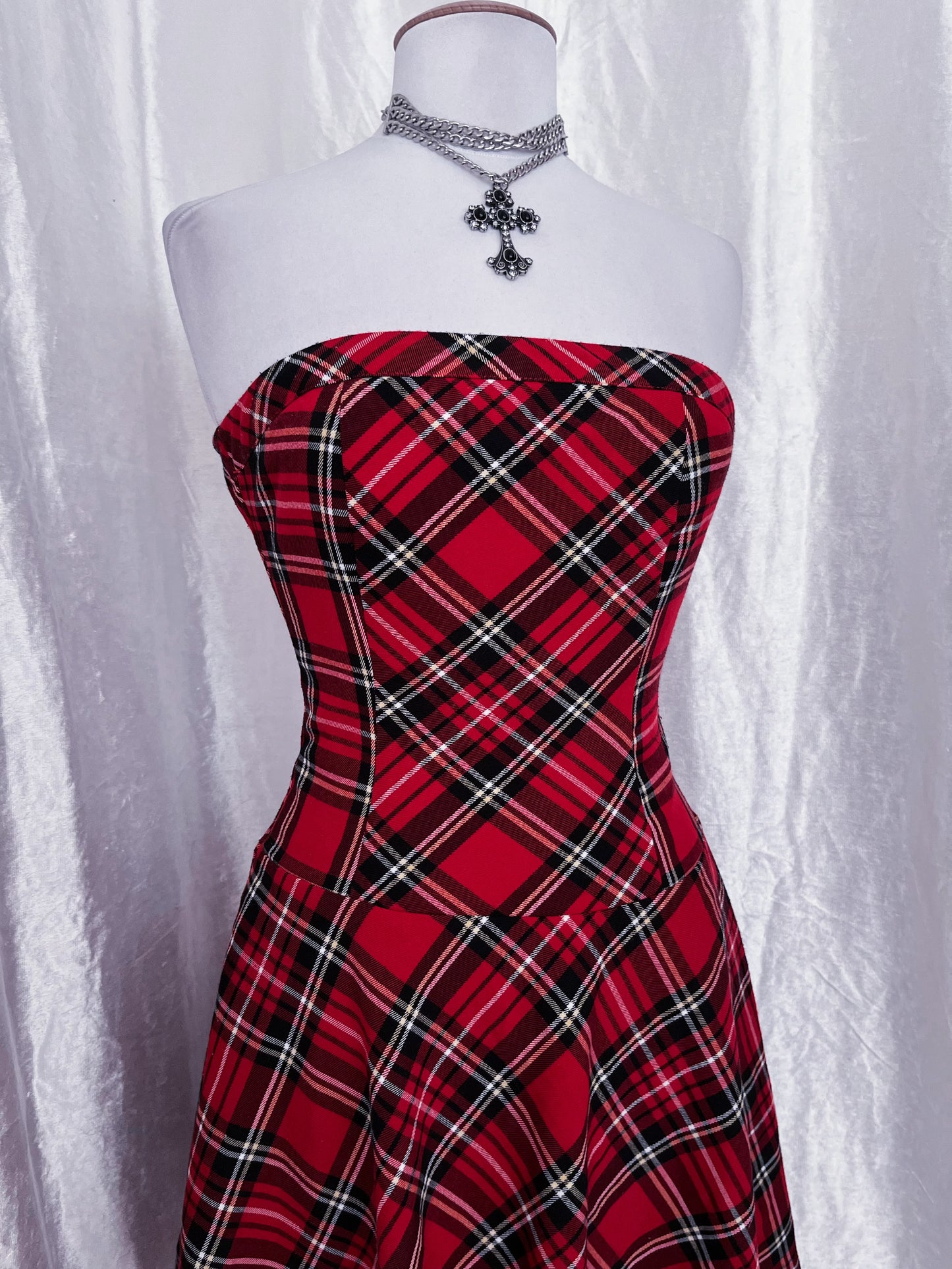 00's punk style tartan dress with tulle detail ❣️🦇