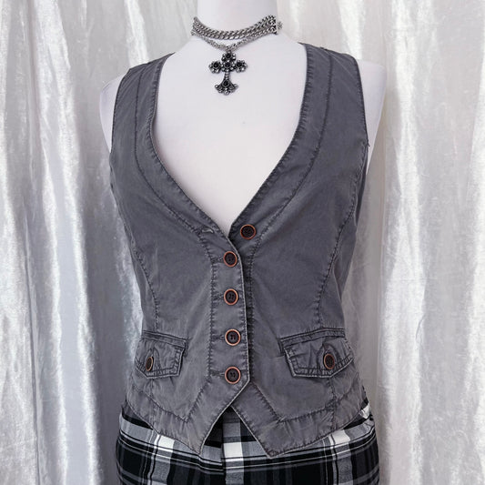 Perfect grey vest 🕸️