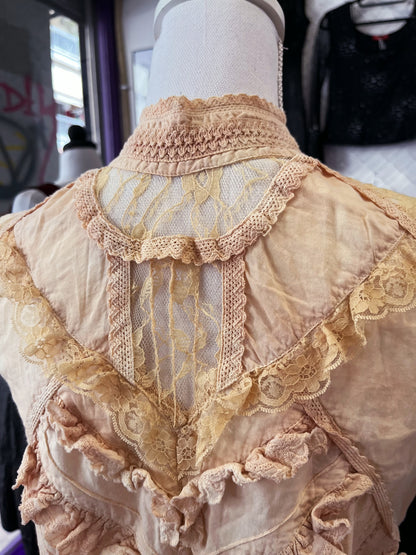 00’s whimsy coquette beige lacey cotton shirt ☀️