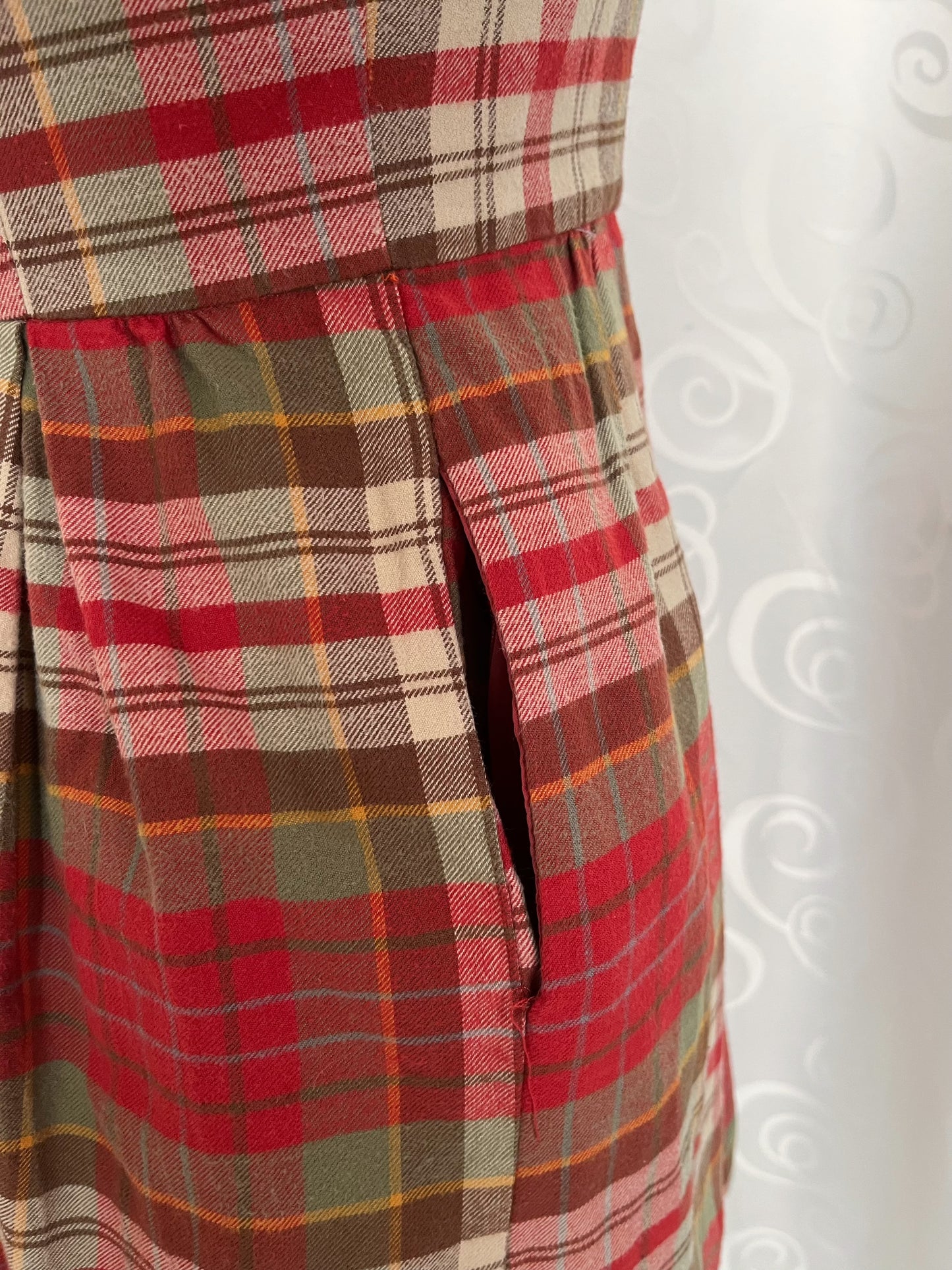 Alternative chinese tartan dress with tulle layer and pockets on the sides 🌀❤️