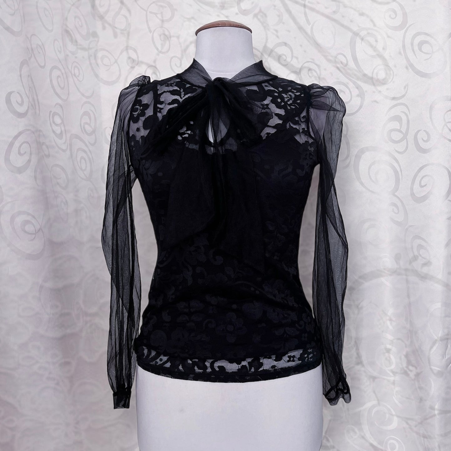 Gothic lacey top with puff mesh sleeves 🕷️