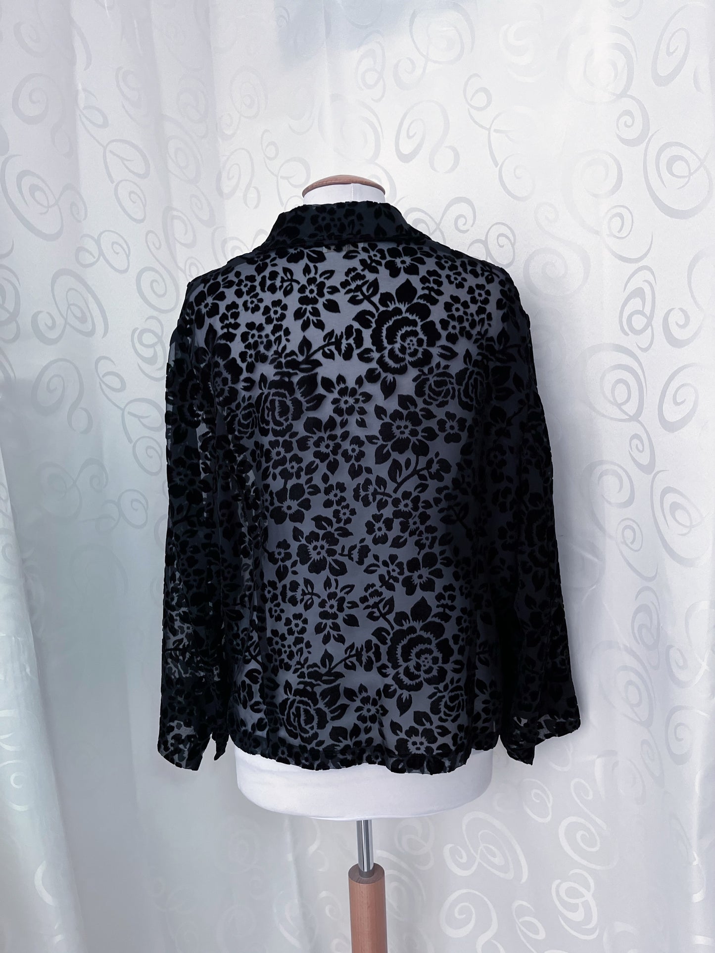 Vintage see-through gothic shirt with velvet embossed roses 🥀 🕸️