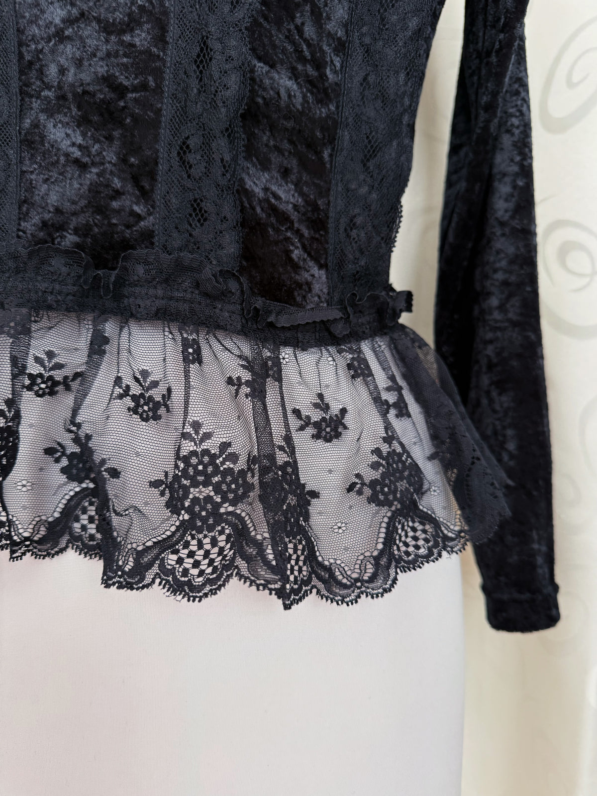 Gothic/Whimsygoth black velvet top with lace details 🦇