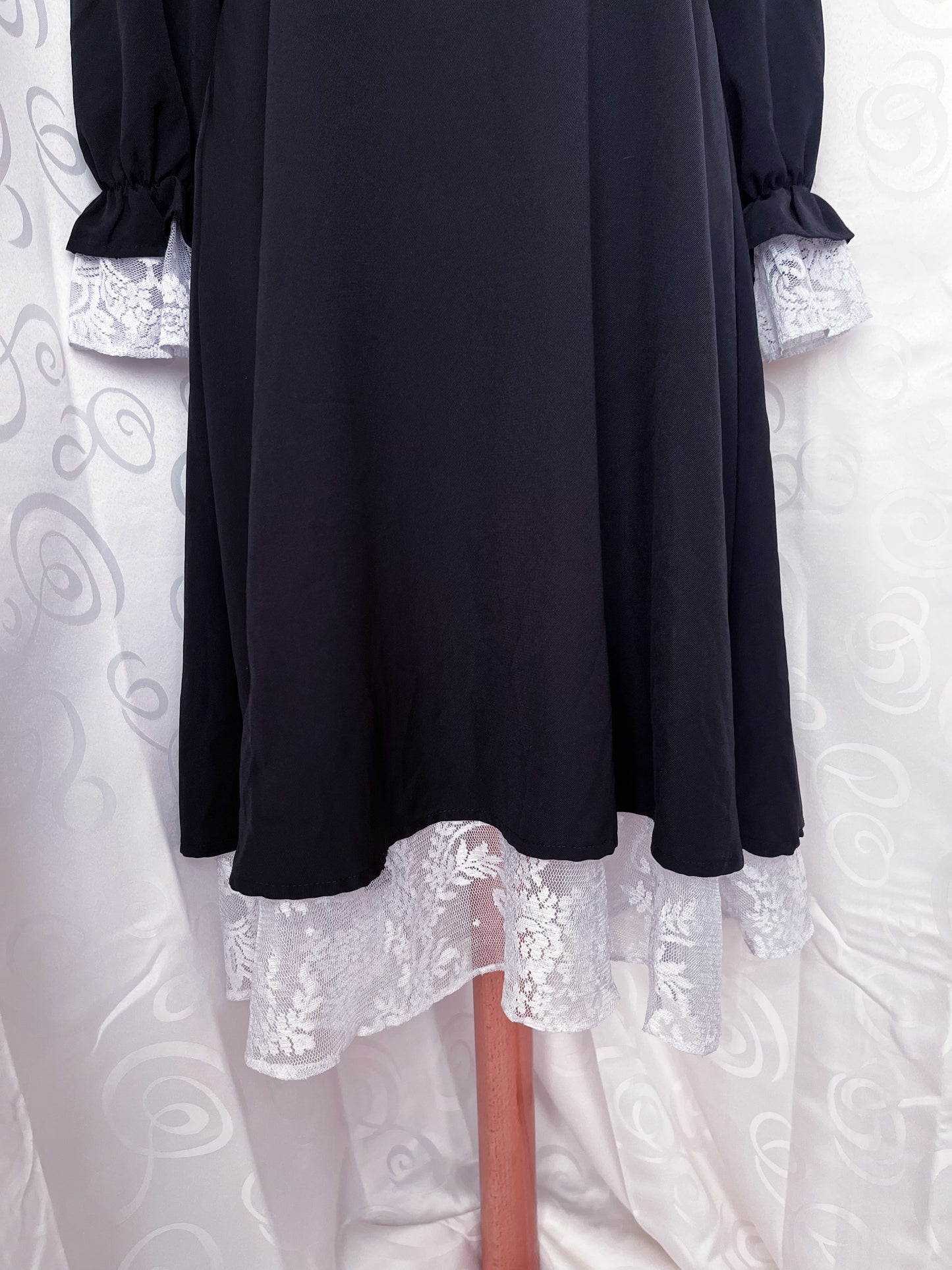 Modern Asian Gothic lolita black dress with white lace details 💜🦇