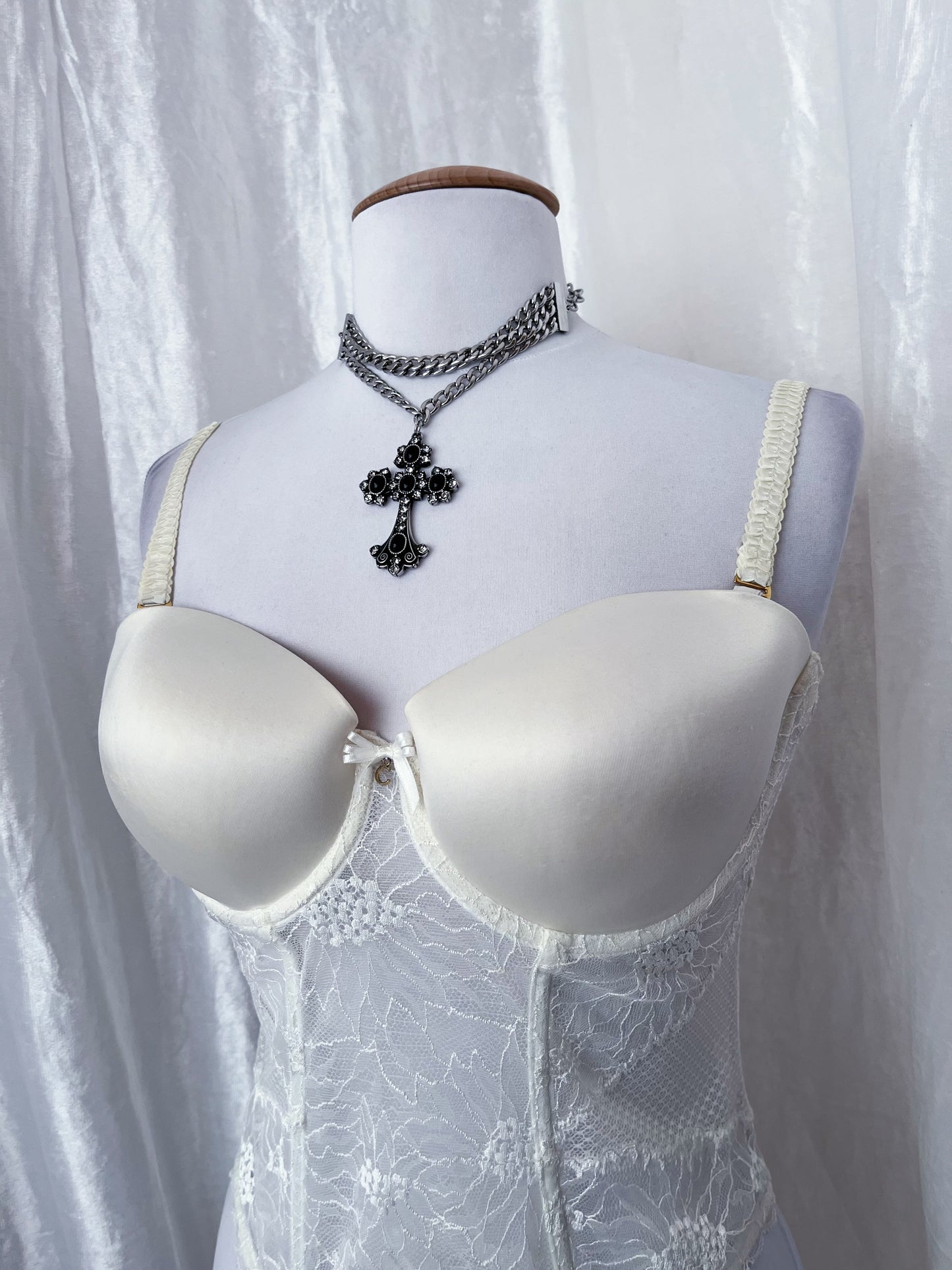 Chantelle brand new angelic milk corset 🪽