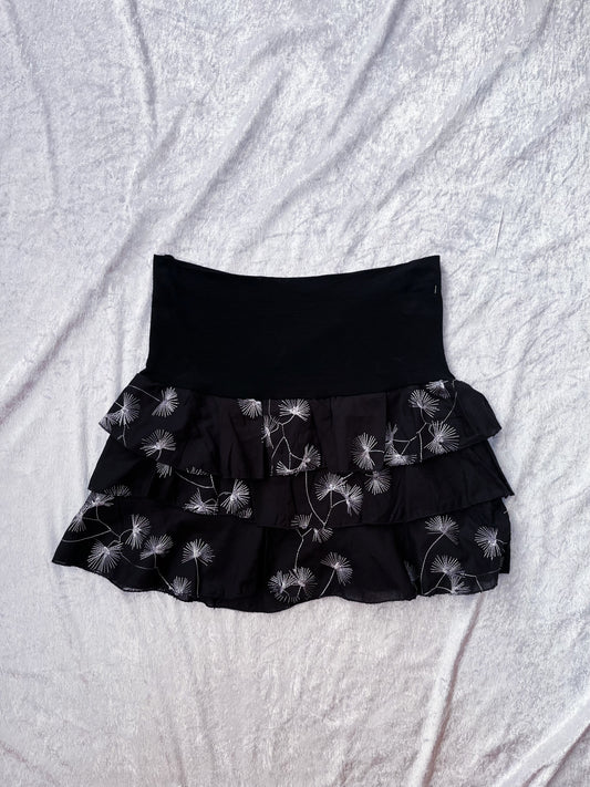 00’s deadstock fairy mini skirt with embroidered details 🌀🧚🏾