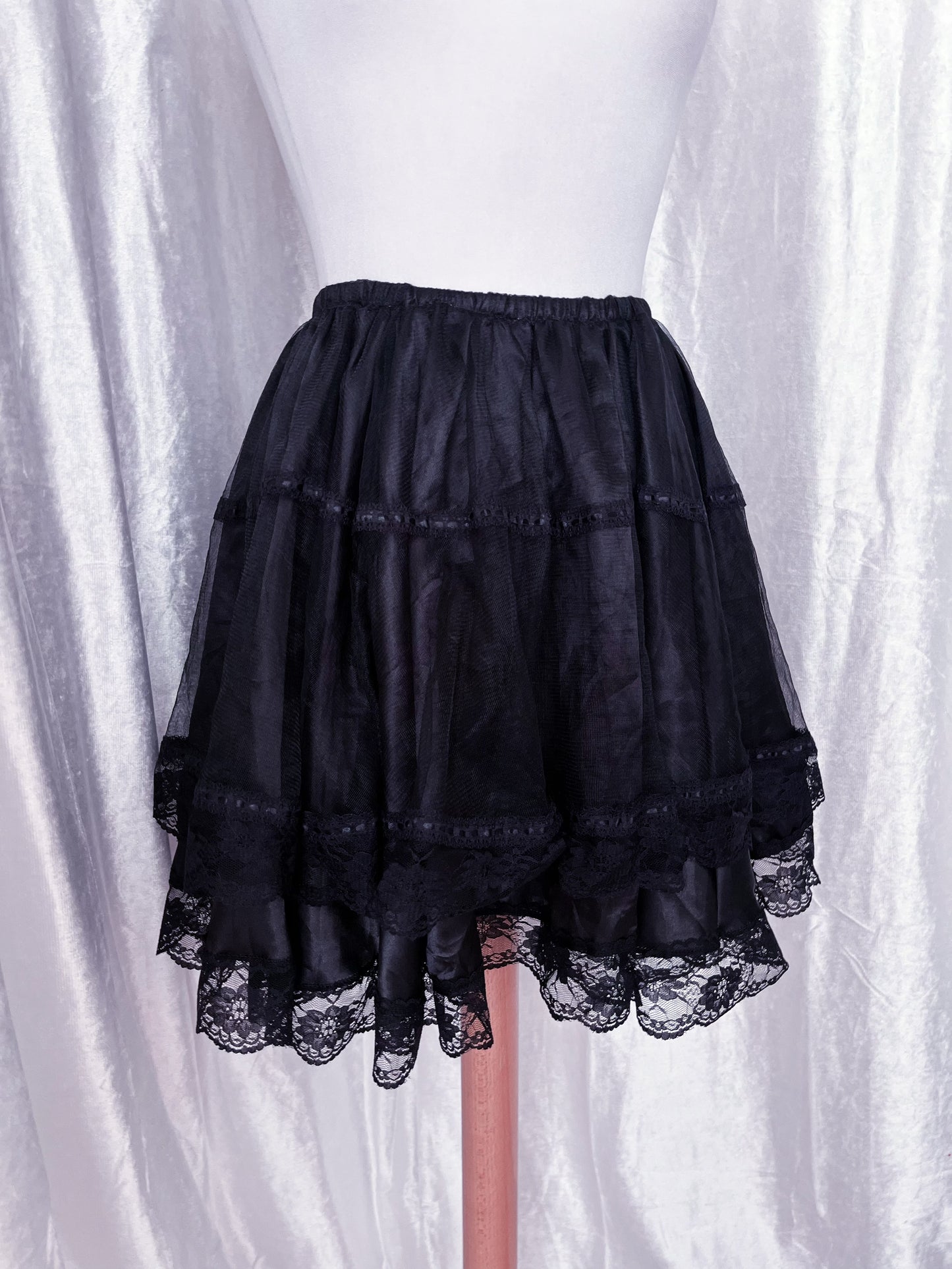 Modern dark coquette/ horror protagonist tulle skirt 🗝️🎀