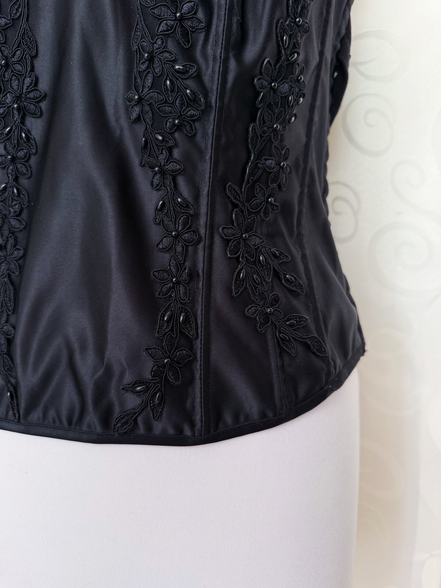 Whimsygoth/Gothic lace-up corset 🗝️🦇