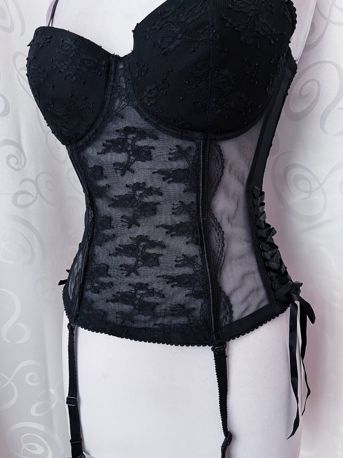 Gothic H&M black lacey corset with side laces 🕷️🕸️