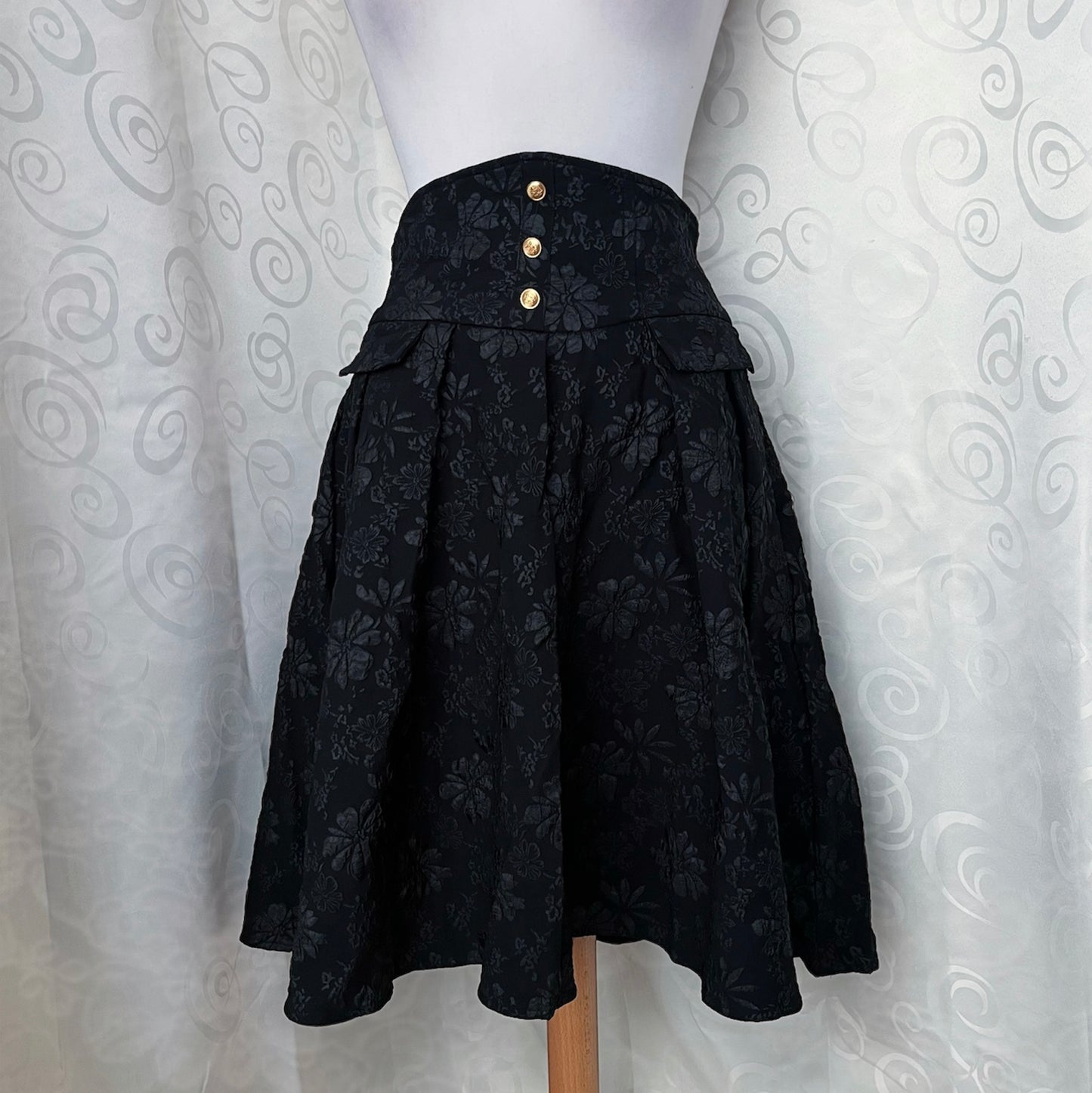 Μodern Gothic lolita black embossed floral skirt 🕷️🥀