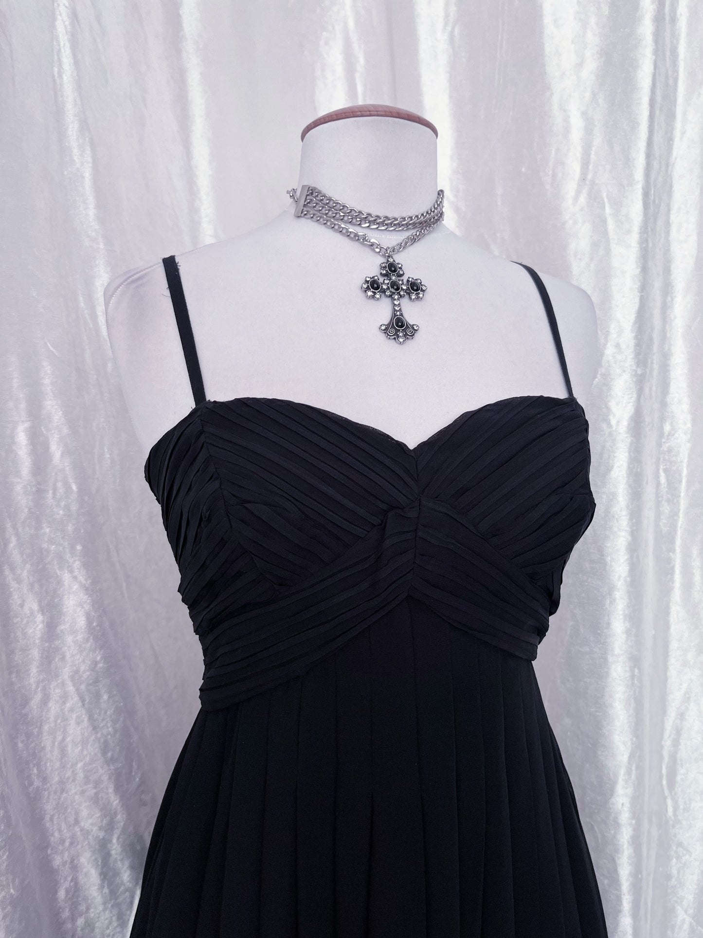 Dark whimsy black dress 🖤🦇