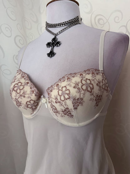 Angelic creamy bustier with embroidered details 🪽