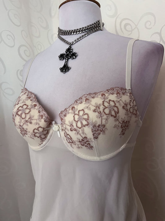 Angelic creamy bustier with embroidered details 🪽