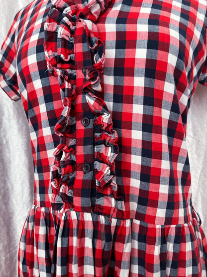 Amazing little plaid dress with ruffle details 🎪🌀
