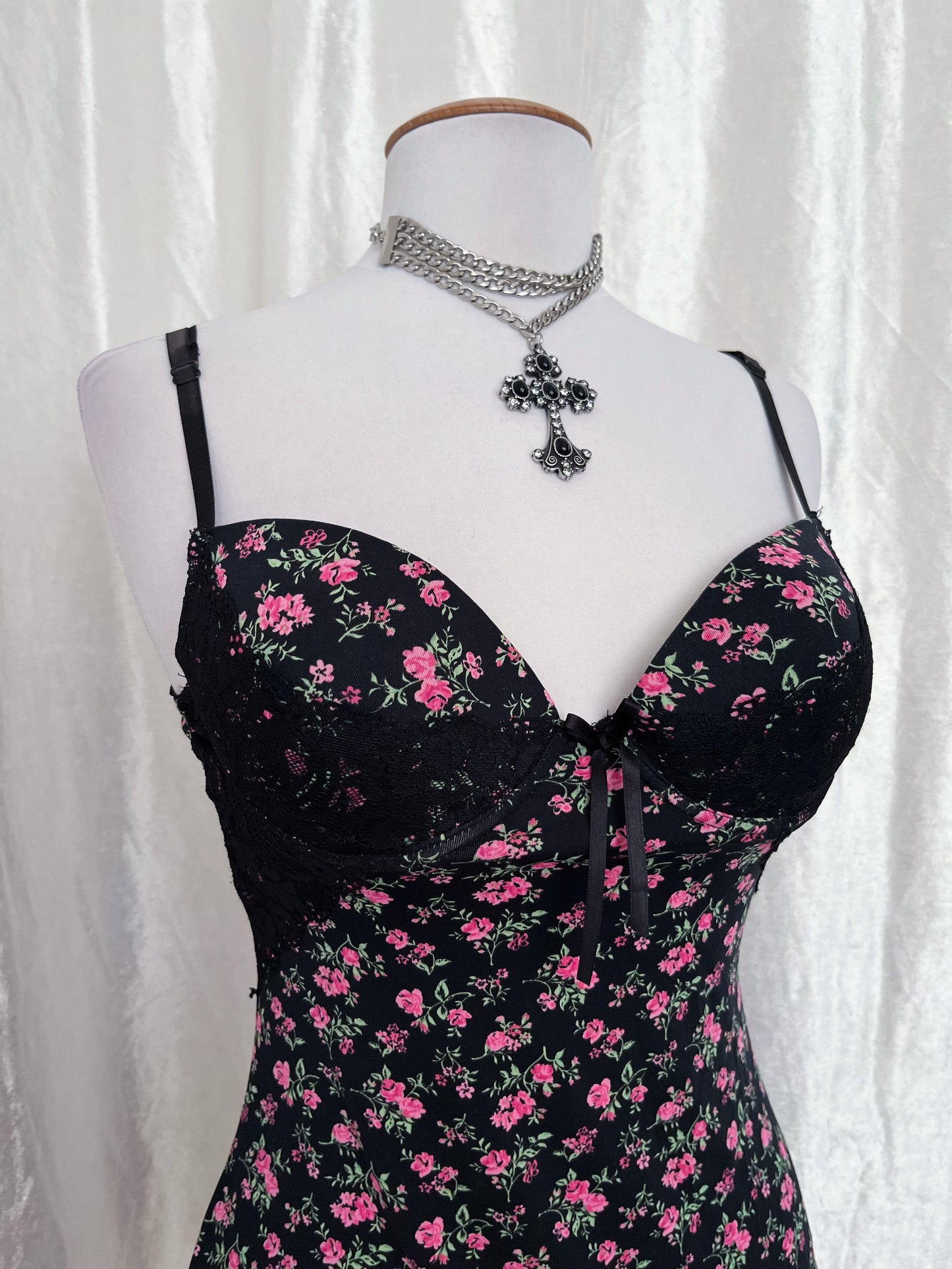 Beautiful floral babydoll with lace detail 🌸