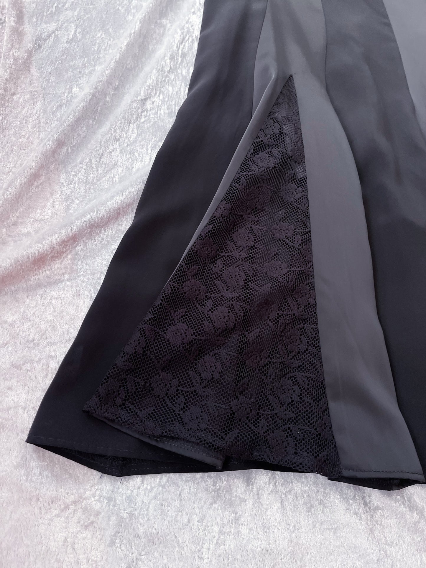 00’s whimsygoth velvet black asymmetrical skirt 🕷️