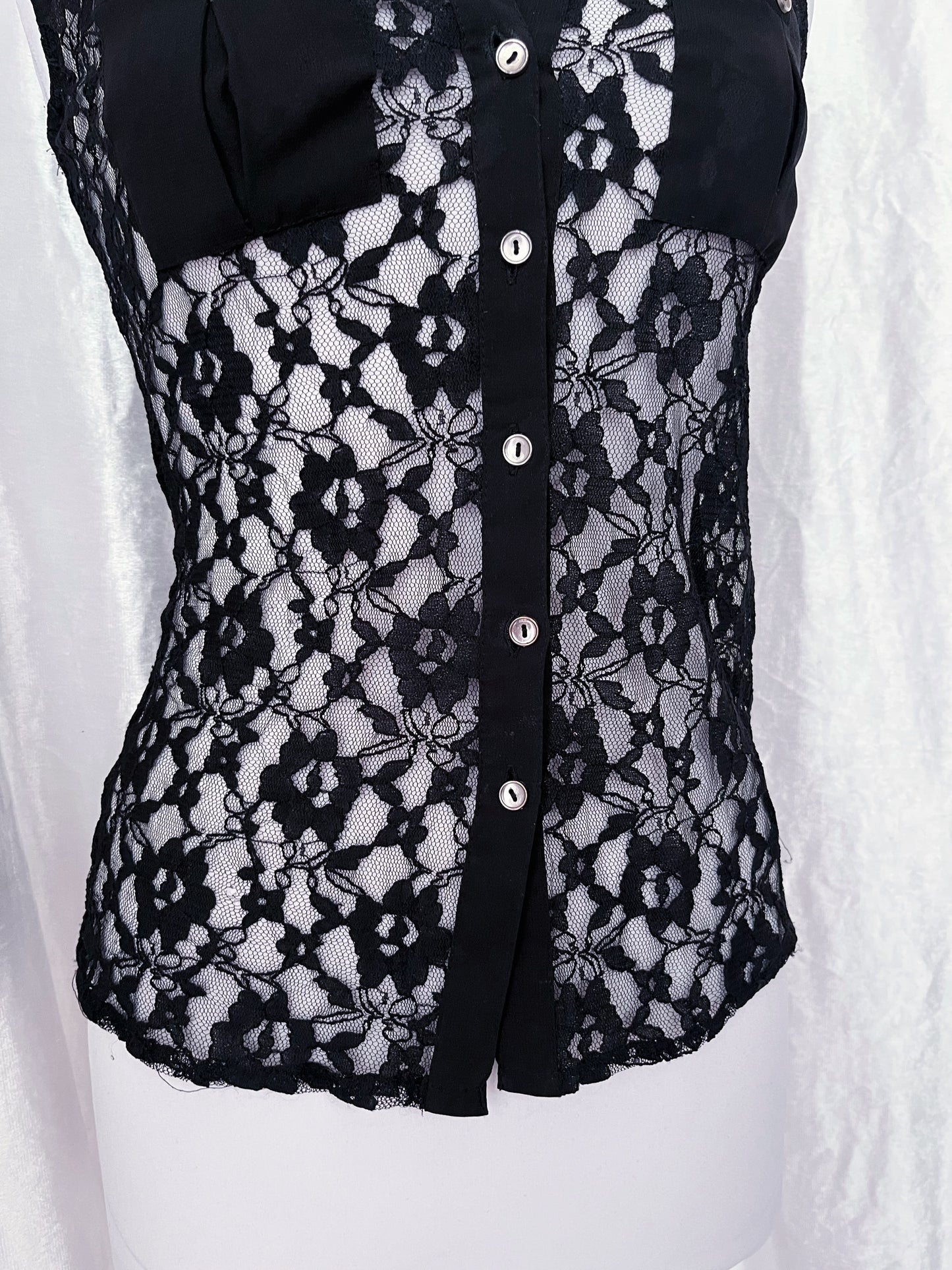 Beautiful alternative lace shirt 🕷️